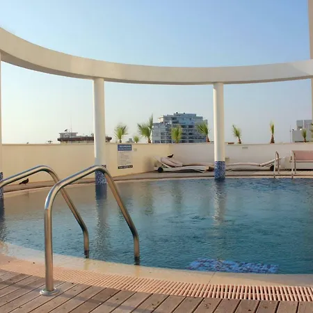 3b Luxury Seafront W/ Pool &gym - Finikoudes Beach Appartamento