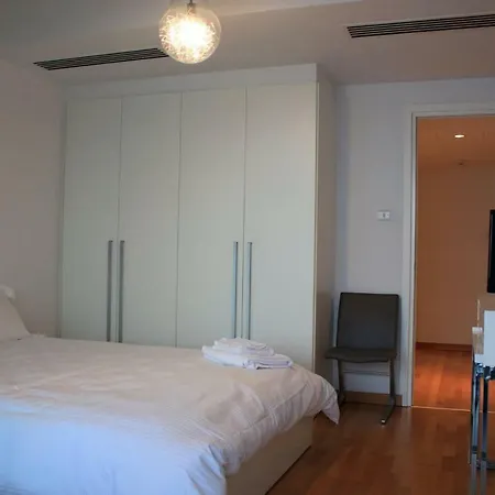 3b Luxury Seafront W/ Pool &gym - Finikoudes Beach *
