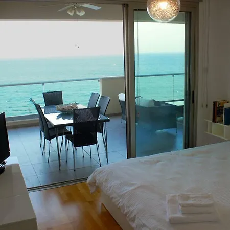 3b Luxury Seafront W/ Pool &gym - Finikoudes Beach