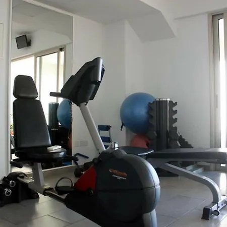 Apartment 3b Luxury Seafront W/ Pool &gym - Finikoudes Beach Larnaca