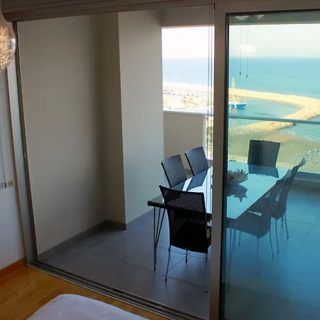 3b Luxury Seafront W/ Pool &gym - Finikoudes Beach Lägenhet *