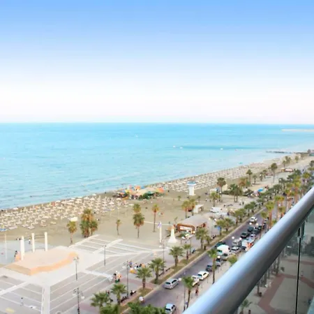 3b Luxury Seafront W/ Pool &gym - Finikoudes Beach * لارنكا